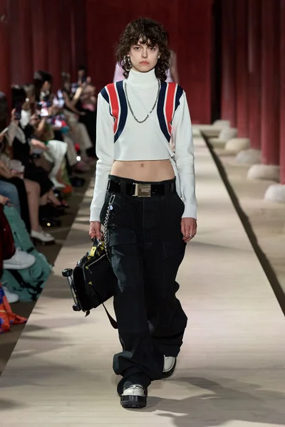Look 10